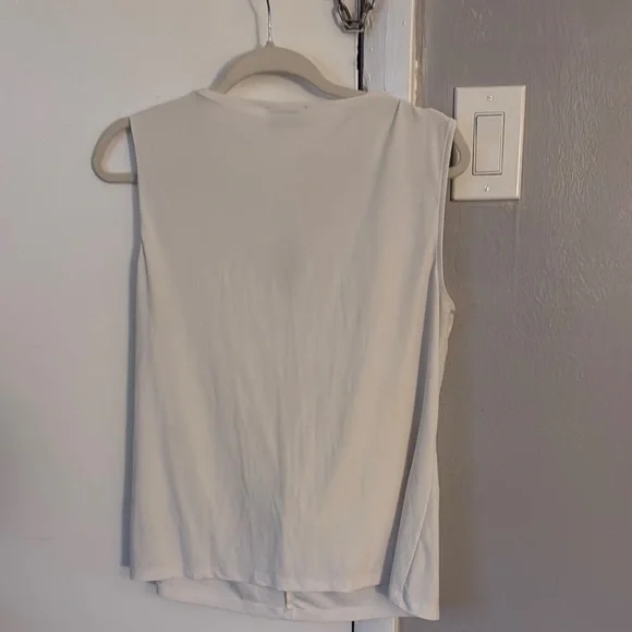 Elegant Cream Sleeveless Top - Picture 3 of 3